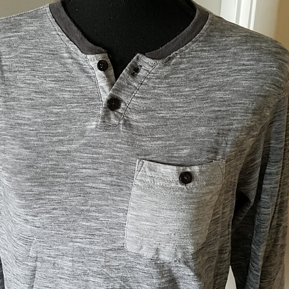 Broken Threads Top. Size Small - Picture 3 of 6